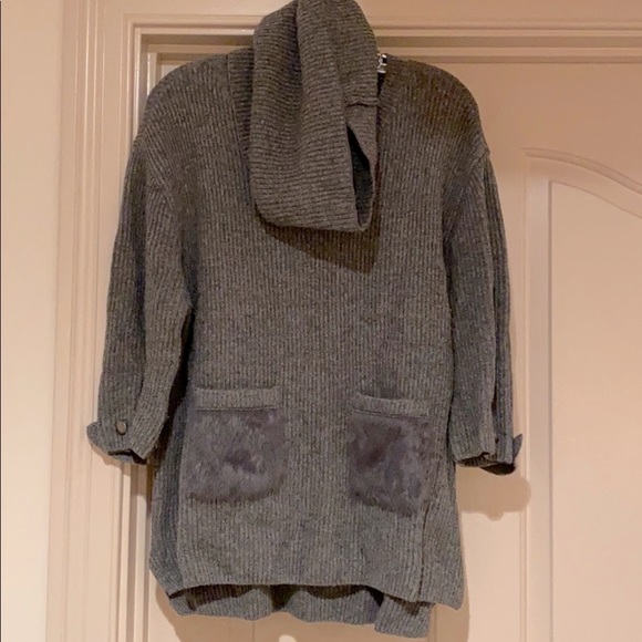 Sweater with fur pockets - Picture 1 of 5
